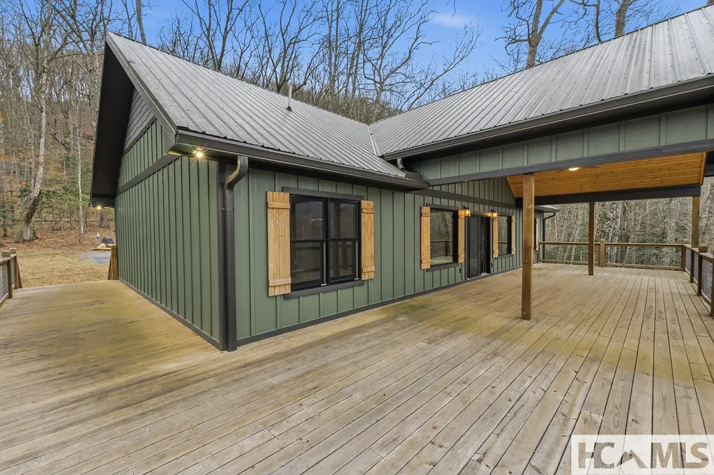 960 Woods Mountain Trail Cullowhee NC 28723