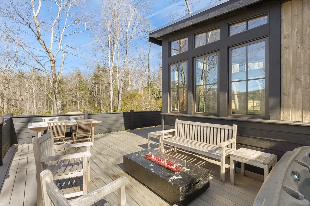 111 Moonstone Loop Highlands NC 28741
