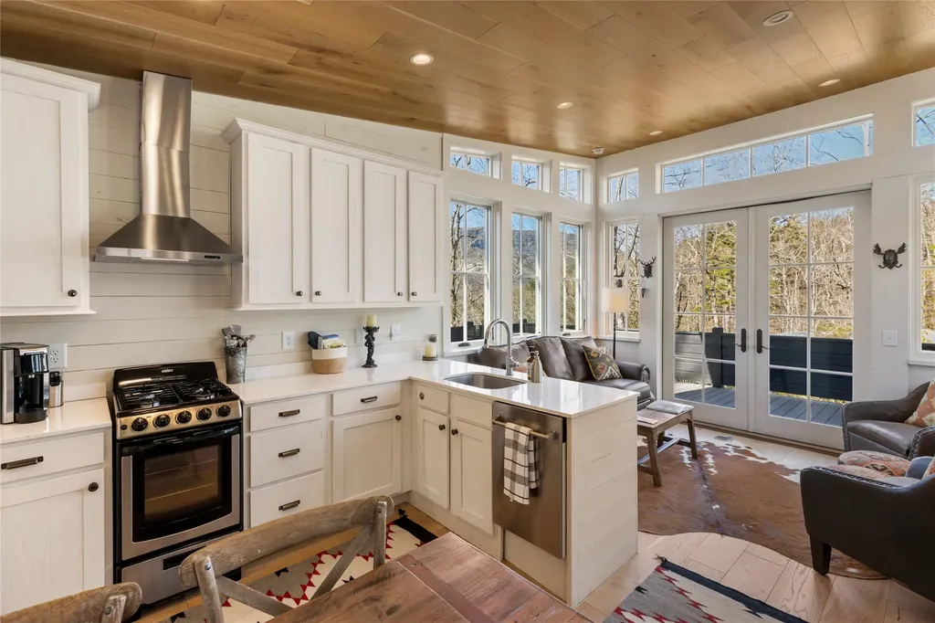111 Moonstone Loop Highlands NC 28741