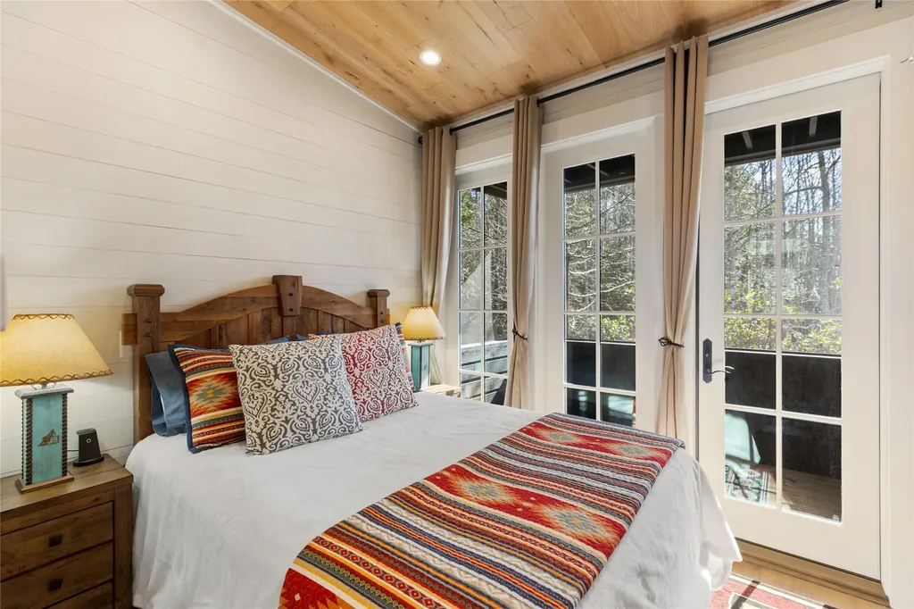 111 Moonstone Loop Highlands NC 28741