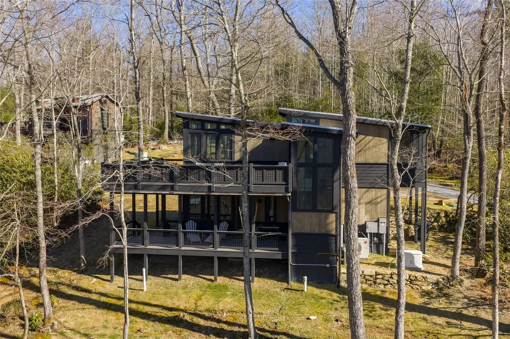 111 Moonstone Loop Highlands NC 28741