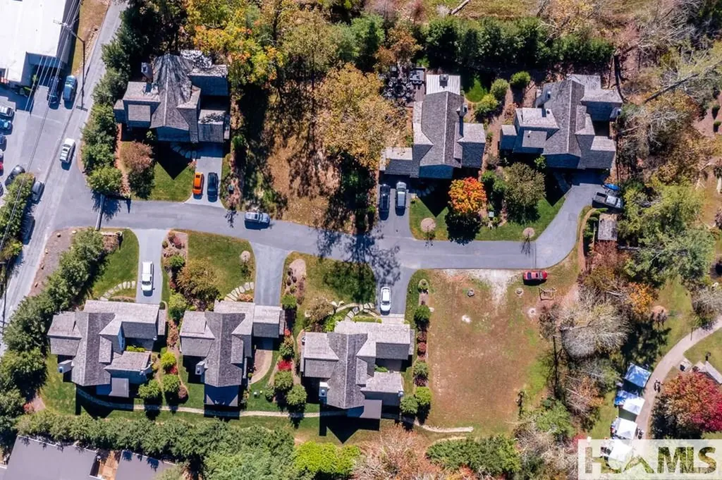 33 Cottage Walk Cashiers NC 28717