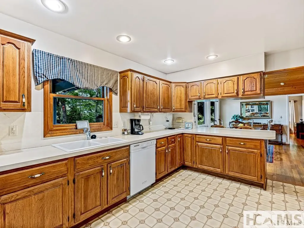 796 Hawk Mountain Road Lake Toxaway NC 28747