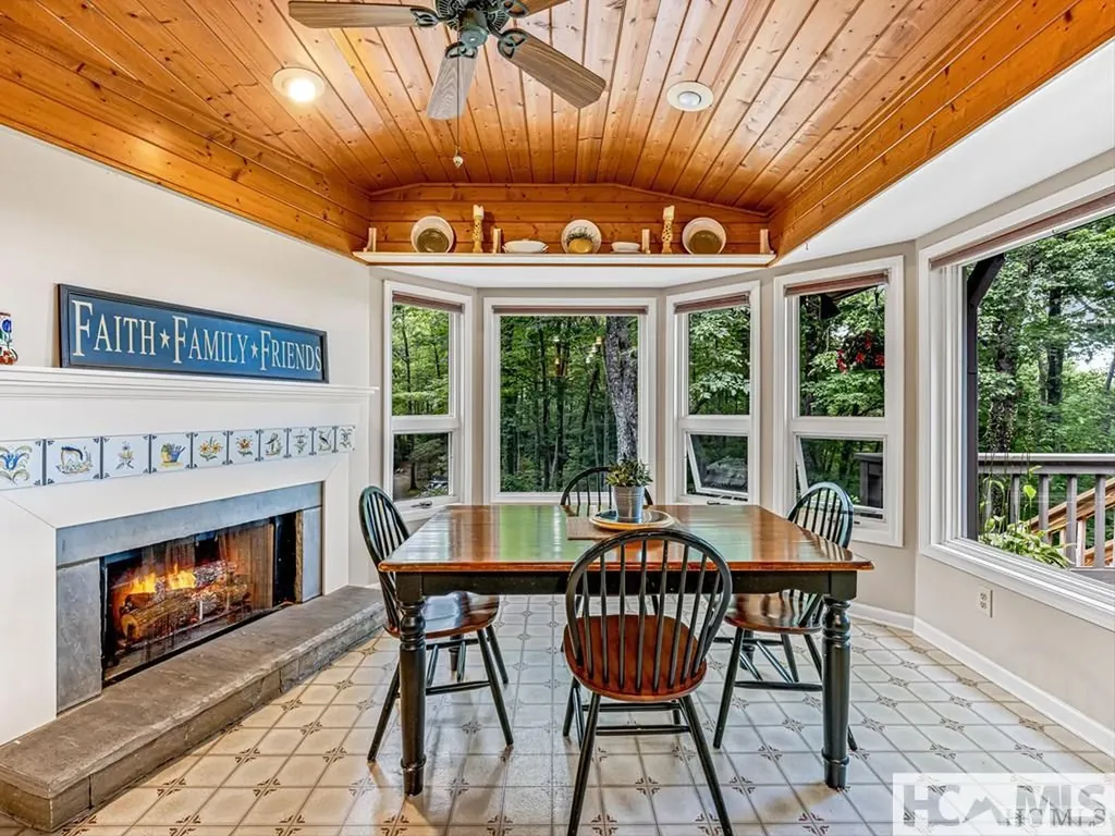 796 Hawk Mountain Road Lake Toxaway NC 28747