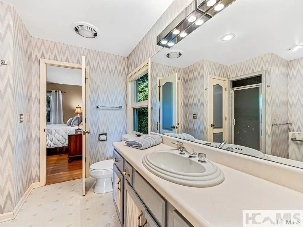 796 Hawk Mountain Road Lake Toxaway NC 28747