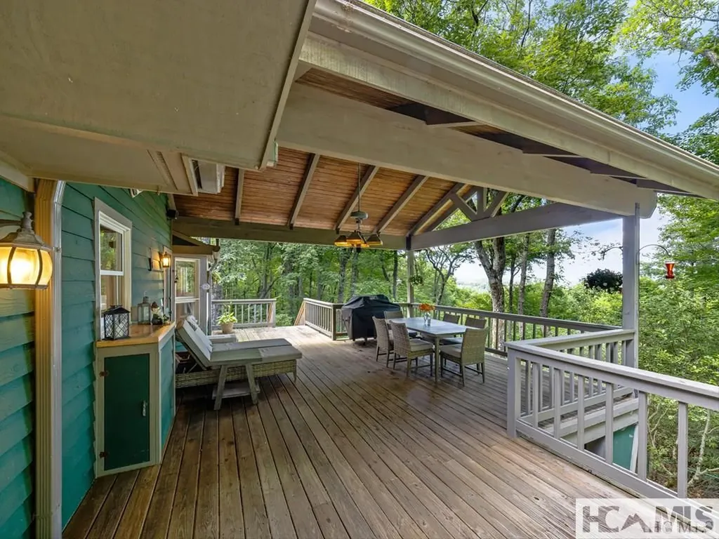 796 Hawk Mountain Road Lake Toxaway NC 28747