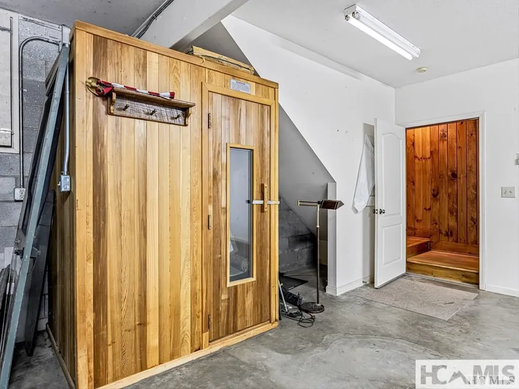 796 Hawk Mountain Road Lake Toxaway NC 28747