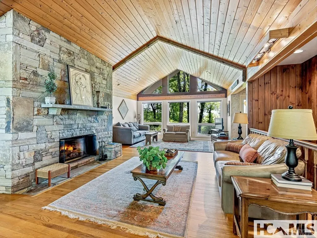 796 Hawk Mountain Road Lake Toxaway NC 28747