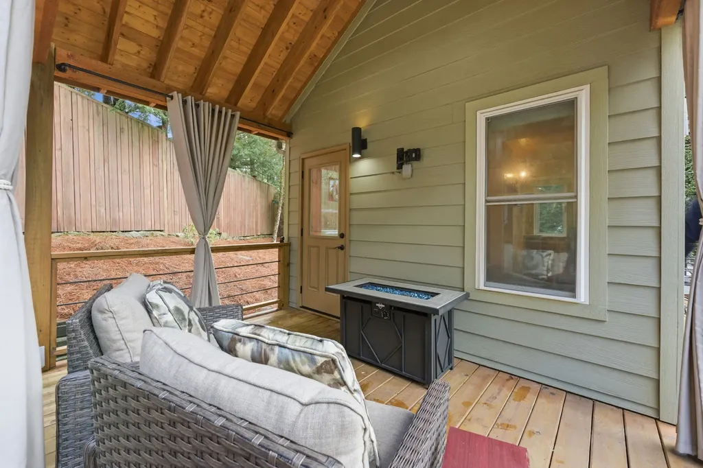 37 Coach Club Highlands NC 28741