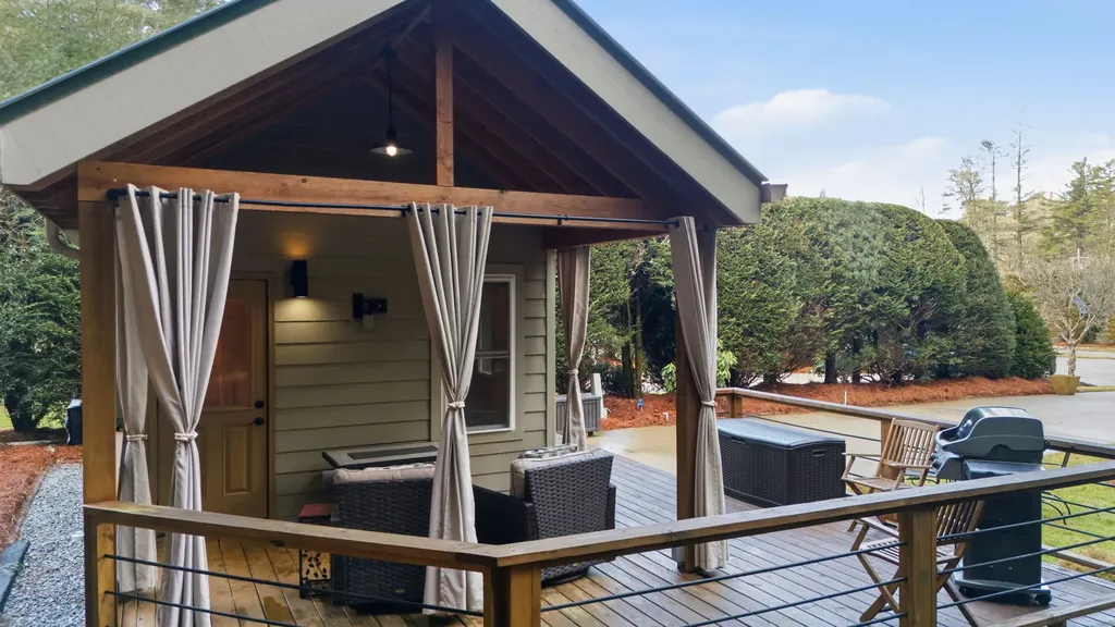 37 Coach Club Highlands NC 28741