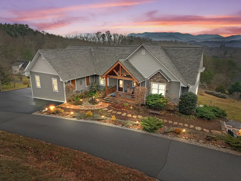 789 Chapel Cove Circle Franklin NC 28734