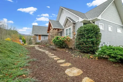 789 Chapel Cove Circle Franklin NC 28734