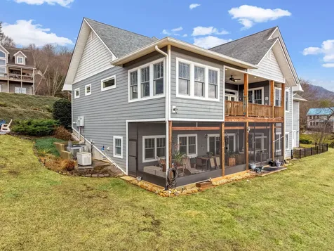 789 Chapel Cove Circle Franklin NC 28734