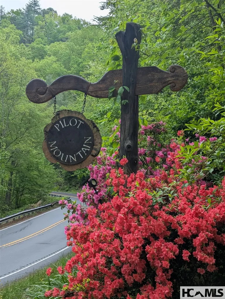 53-54 Parachute Ridge Glenville NC 28736