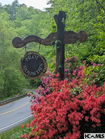 53-54 Parachute Ridge Glenville NC 28736