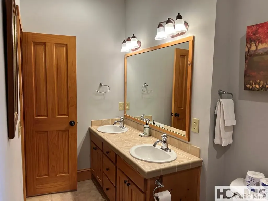 35-B Portland Ridge Cashiers NC 28717