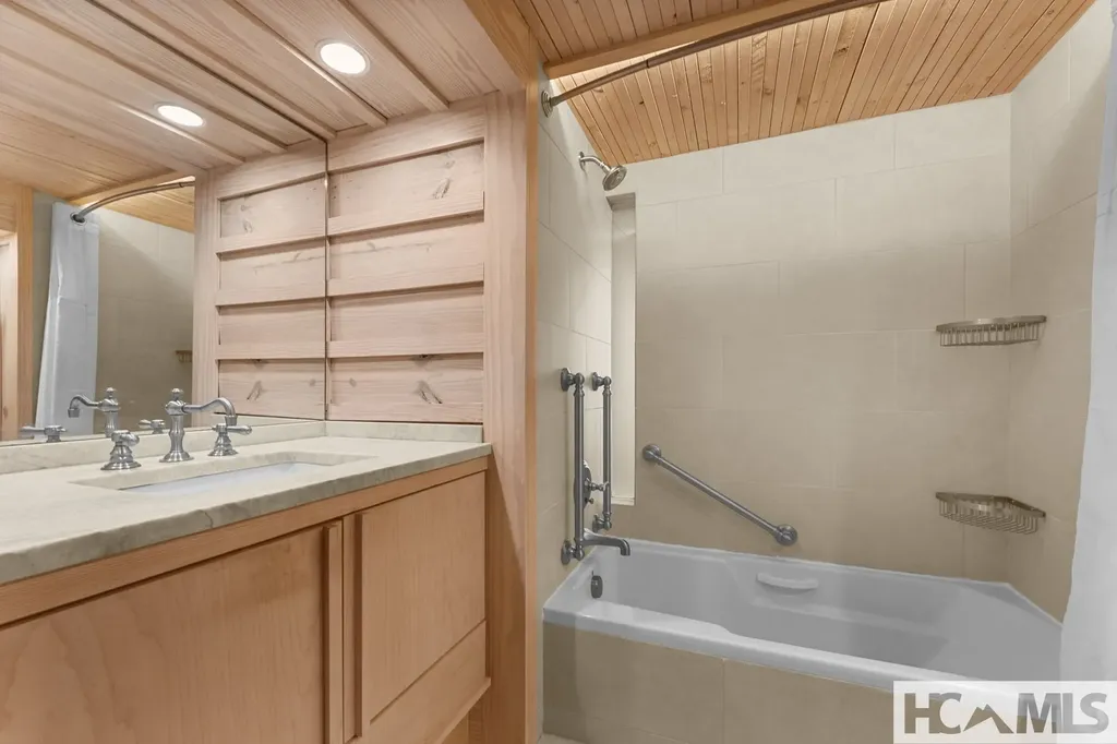 4 Woodland Lane Highlands NC 28741