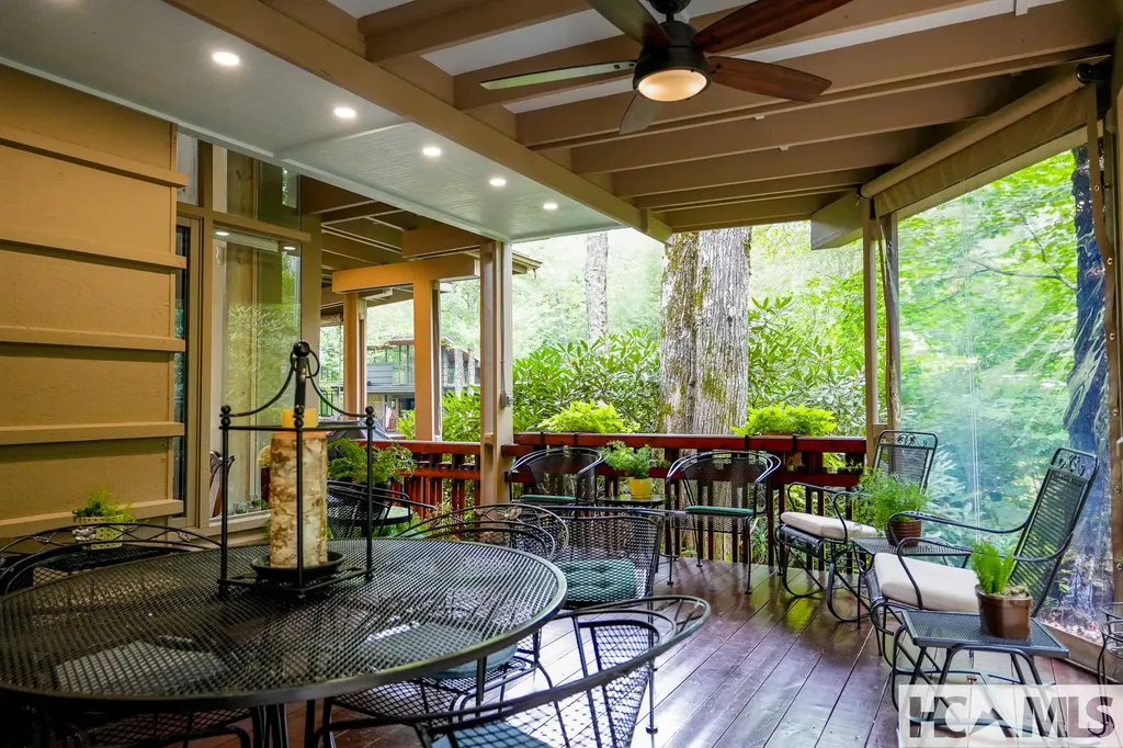 4 Woodland Lane Highlands NC 28741