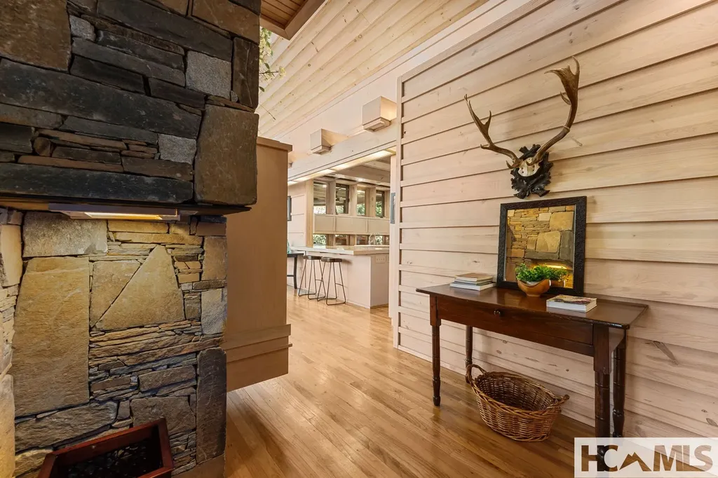 4 Woodland Lane Highlands NC 28741