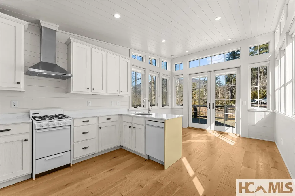 226 Rock Face Trail Highlands NC 28741