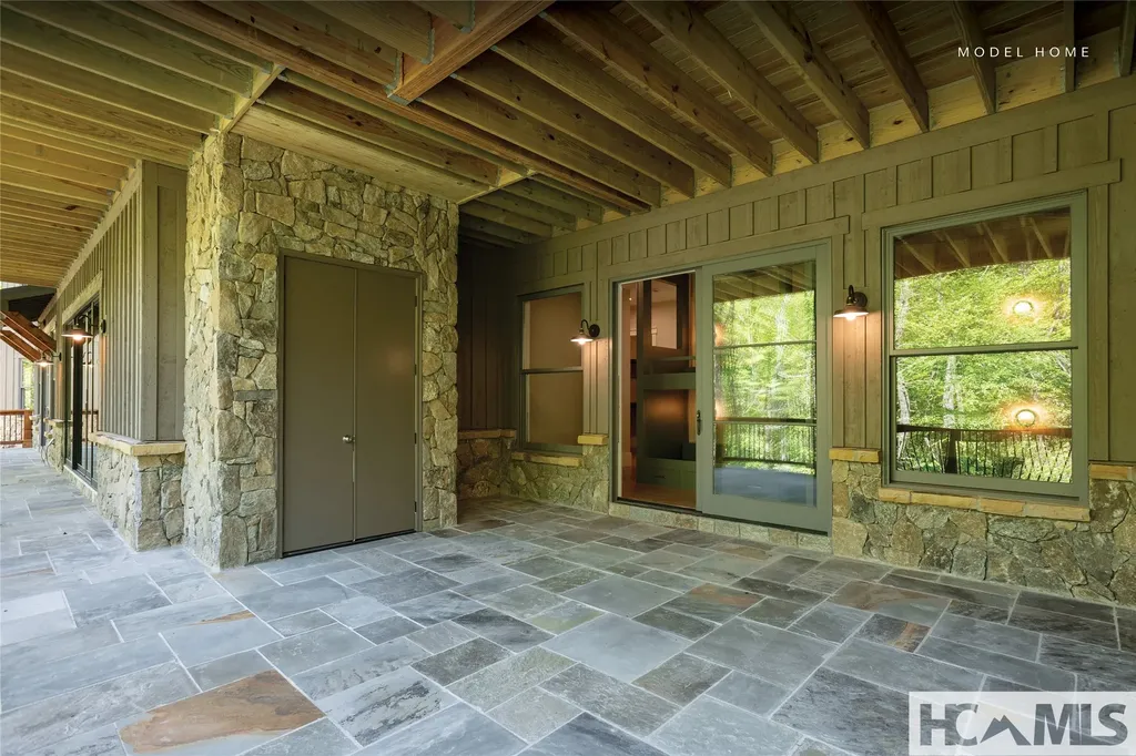 ME3 Old Chimney Road Cashiers NC 28717