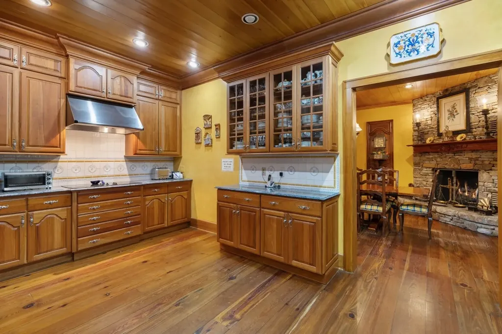 1671 Highway 107 Cashiers NC 28717