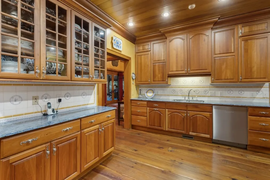 1671 Highway 107 Cashiers NC 28717