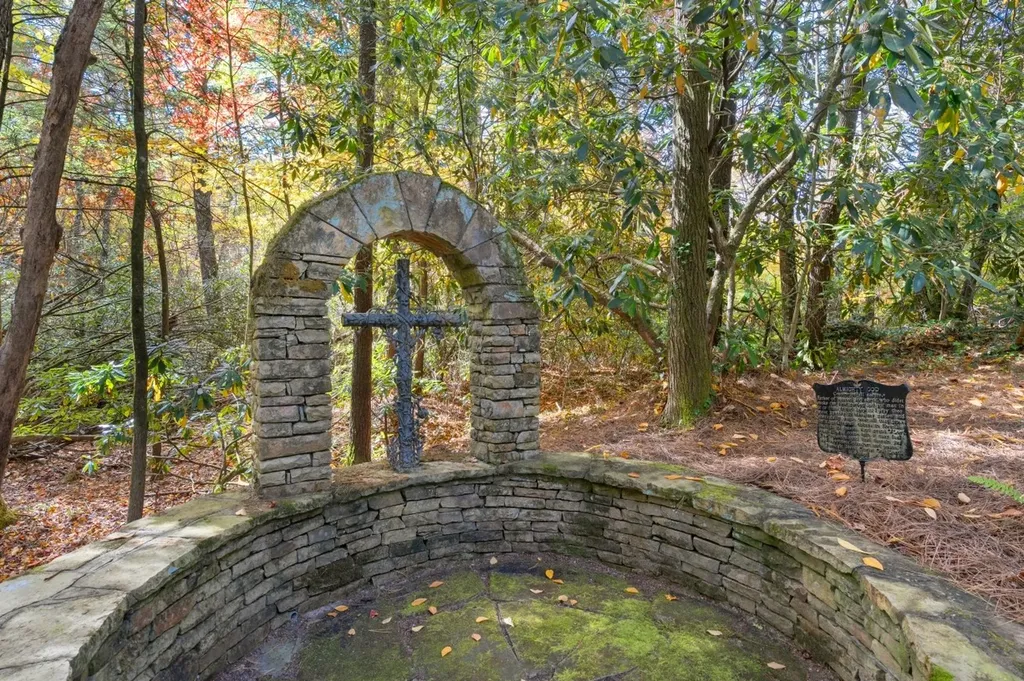 1671 Highway 107 Cashiers NC 28717