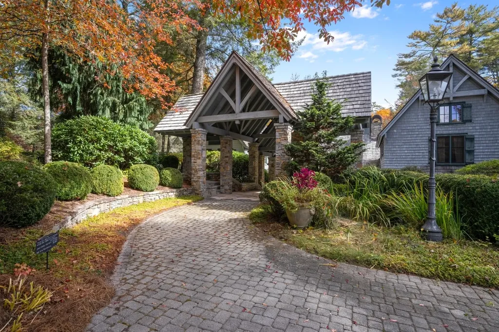 1671 Highway 107 Cashiers NC 28717