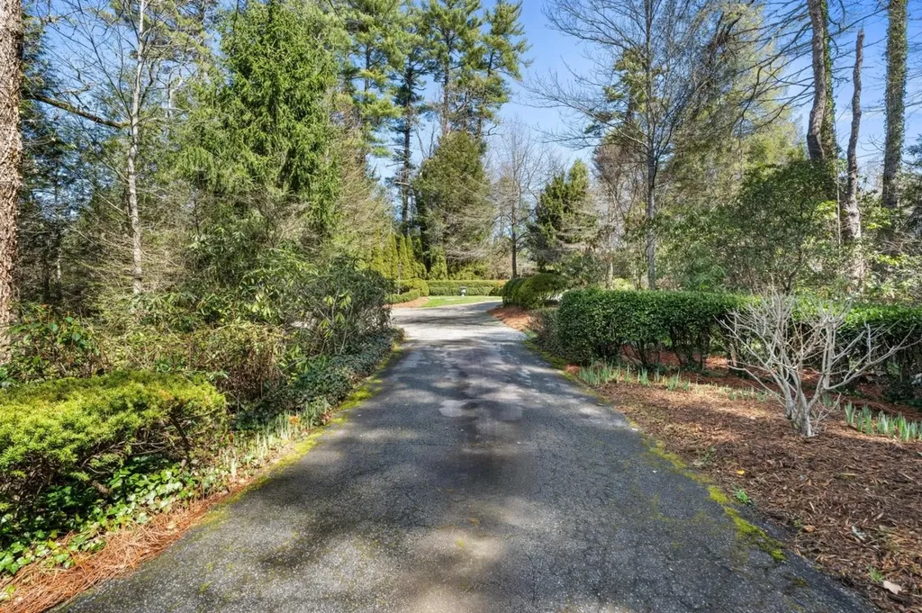 1671 Highway 107 Cashiers NC 28717