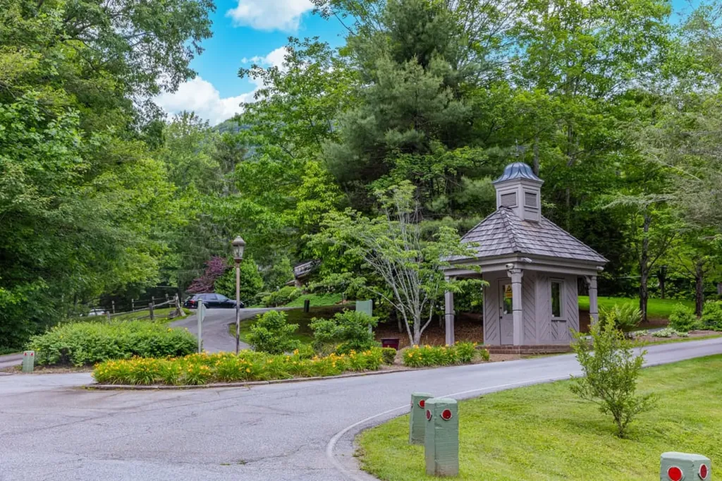 940 Winding Creek Road Sapphire NC 28774