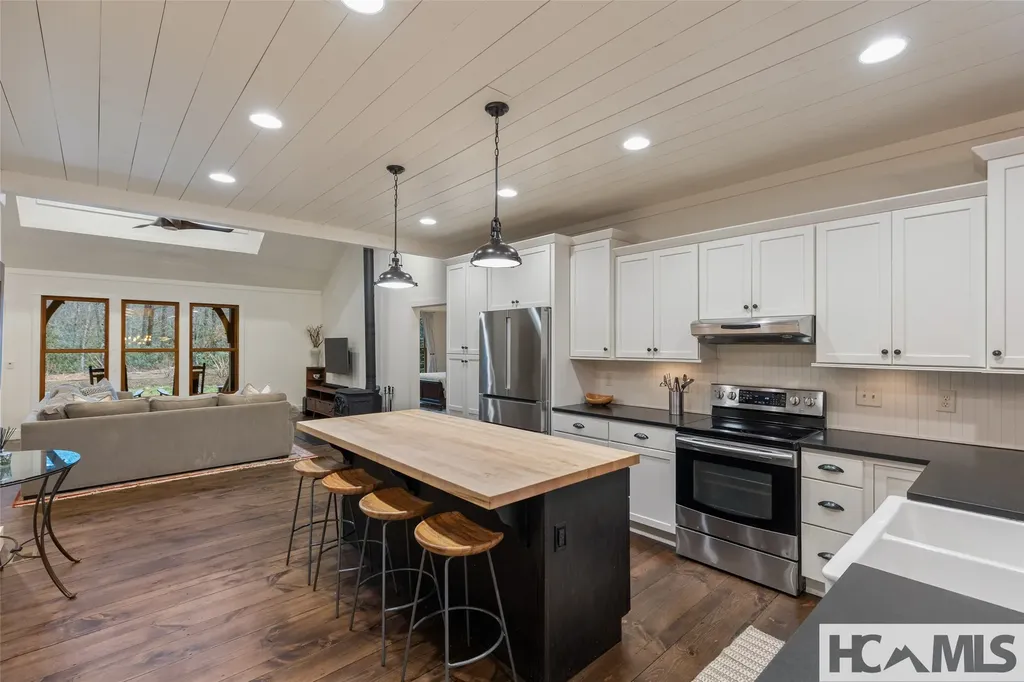 754 Found Forest Road Cashiers NC 28717