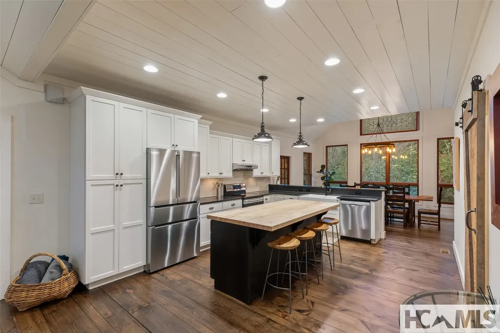 754 Found Forest Road Cashiers NC 28717