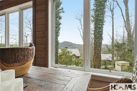 142 Lucerne Drive Highlands NC 28741