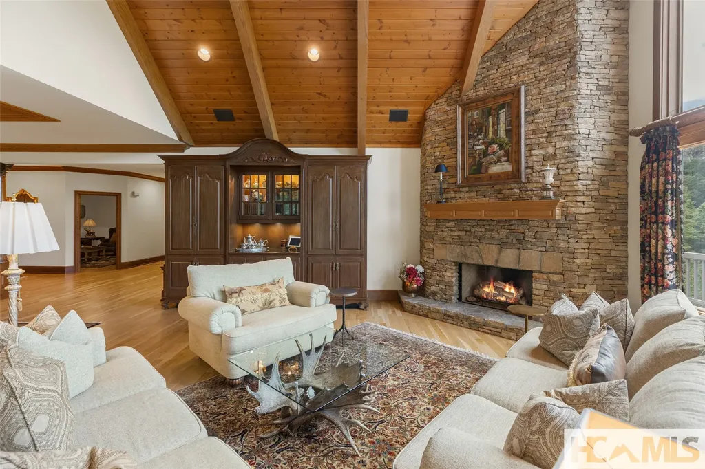 2130 Falcon Ridge Highlands NC 28741