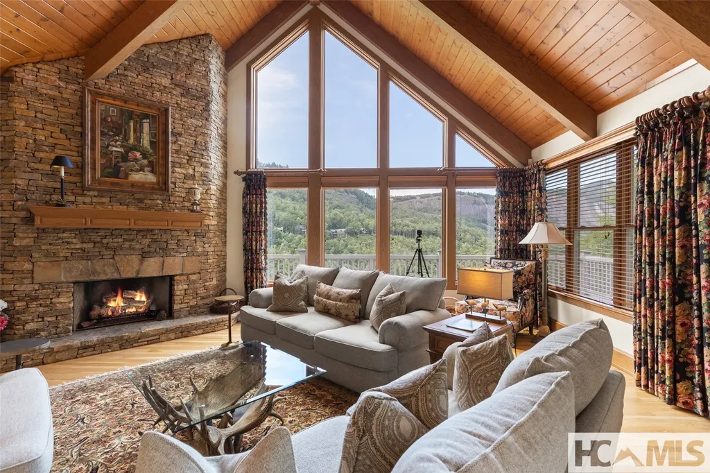 2130 Falcon Ridge Highlands NC 28741