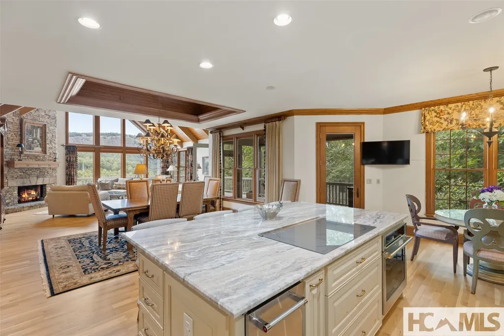 2130 Falcon Ridge Highlands NC 28741