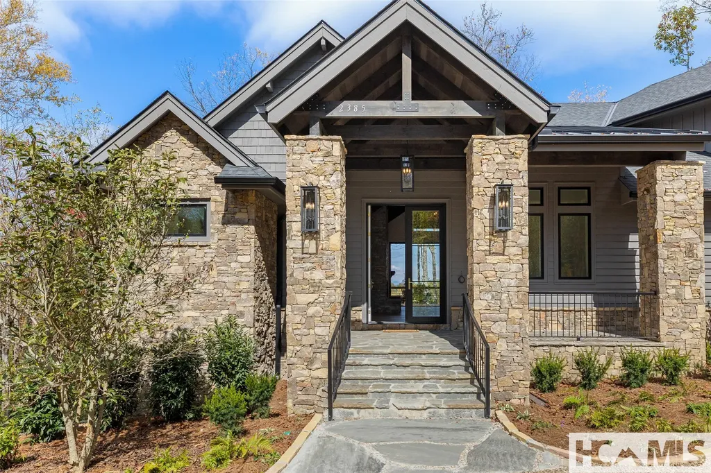 2385 Magnolia Drive Highlands NC 28741