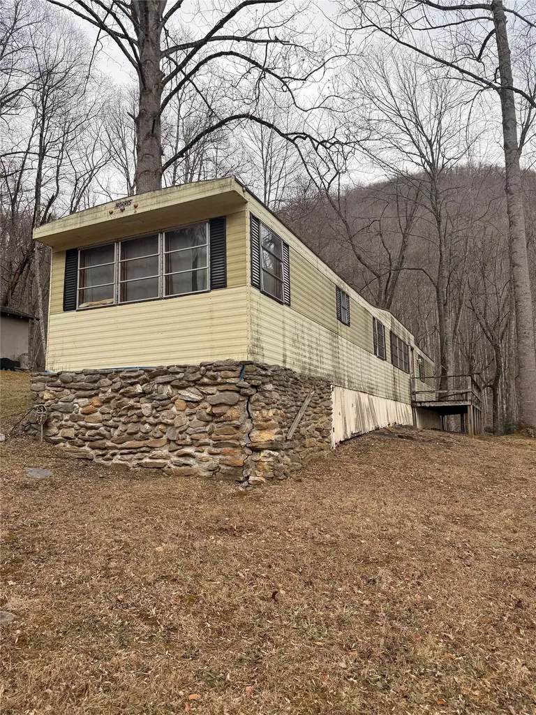 2094 Fisher Creek Road Sylva NC 28779