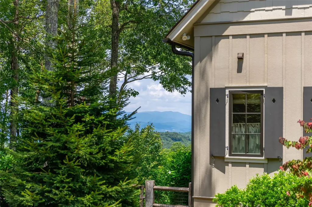 185 Glenridge Road Glenville NC 28736