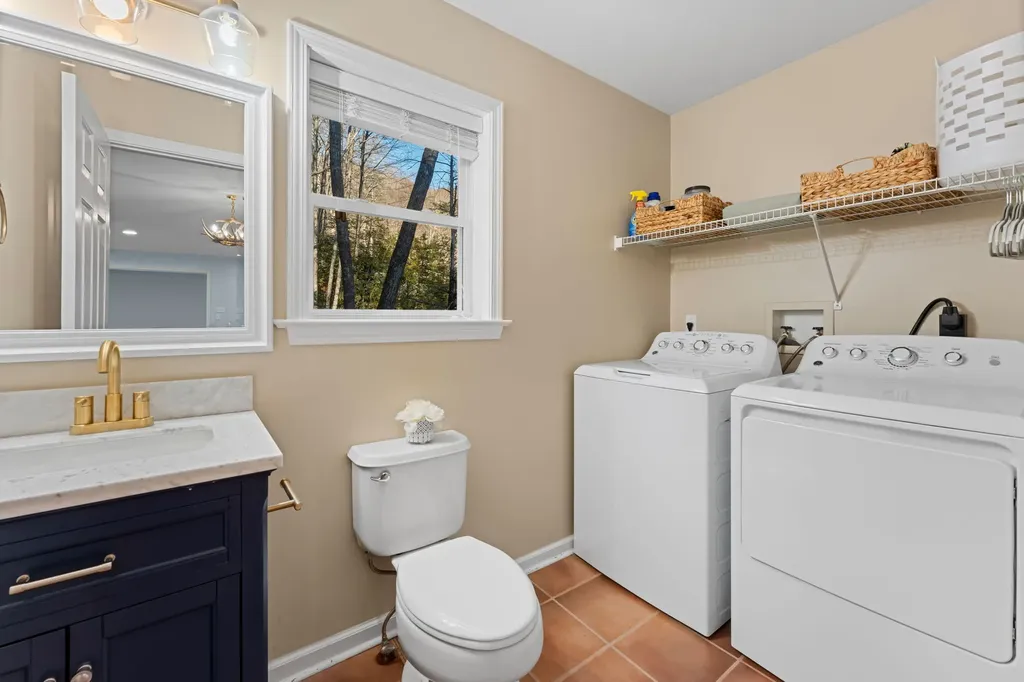 2374 West Christy Trail Sapphire NC 28774