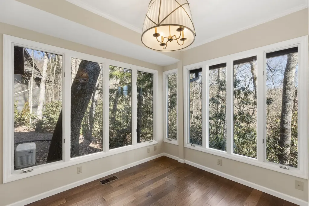 451 Crescent Highlands NC 28741