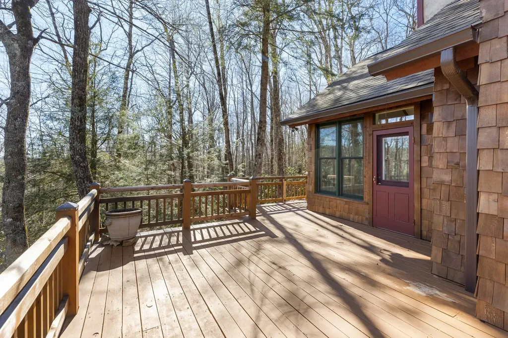 451 Crescent Highlands NC 28734