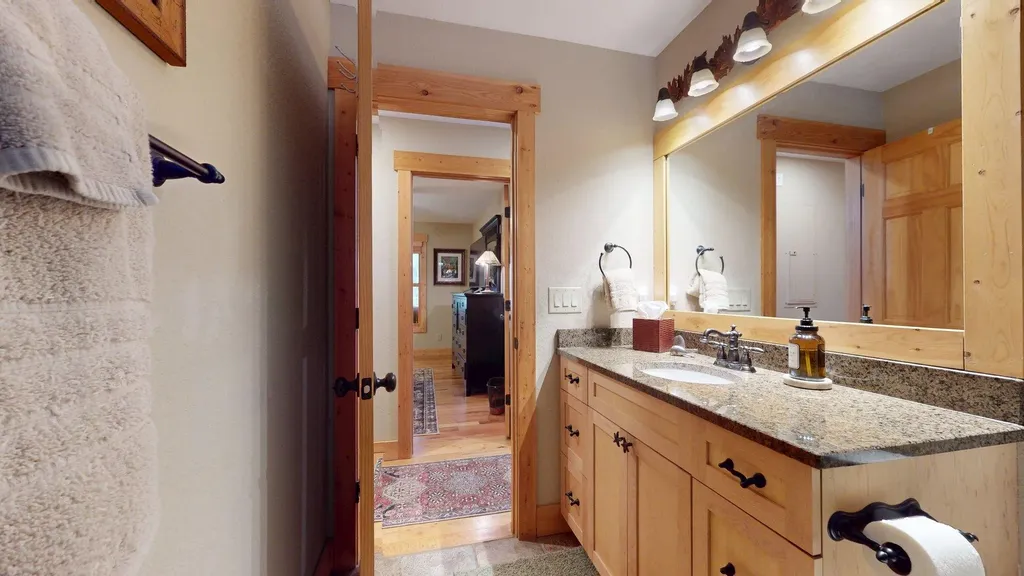 28 E Forest Way Highlands NC 28741