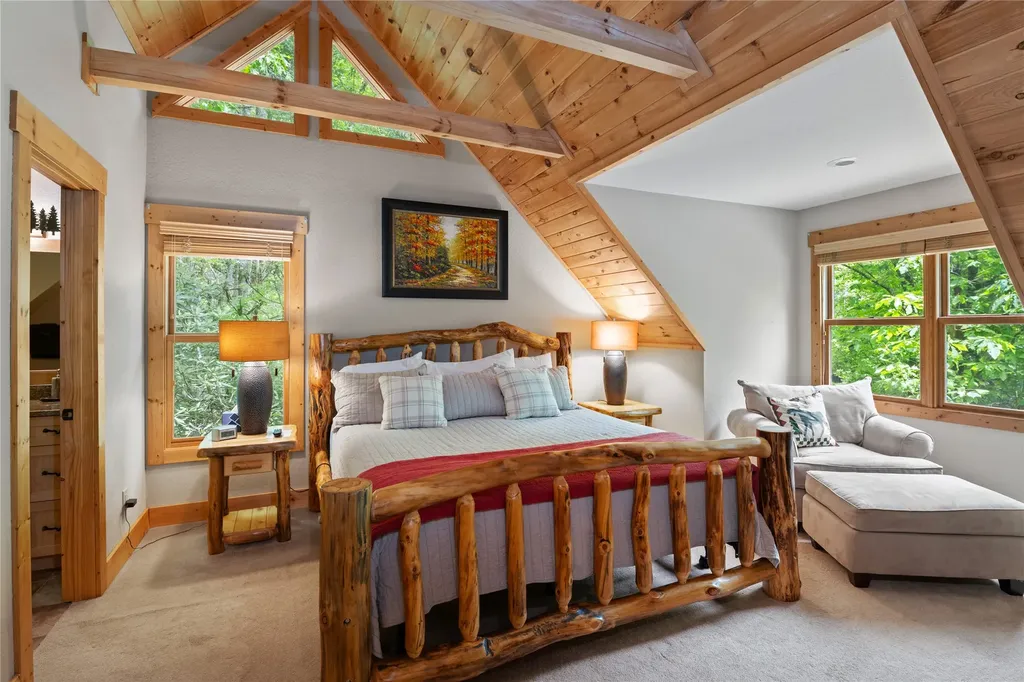 28 E Forest Way Highlands NC 28741