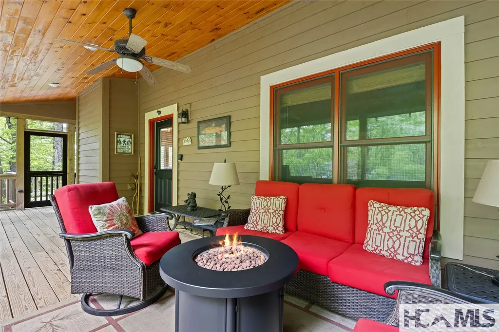 28 E Forest Way Highlands NC 28741