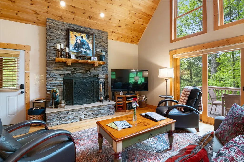 28 E Forest Way Highlands NC 28741