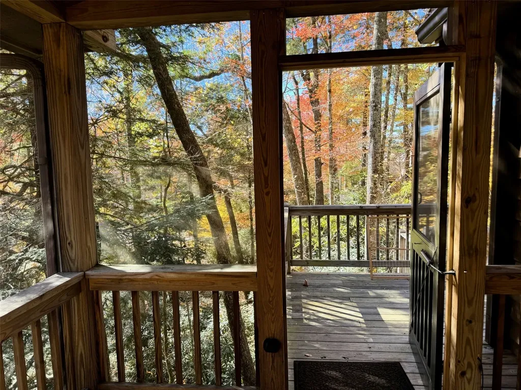 28 E Forest Way Highlands NC 28741