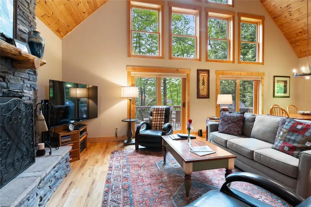 28 E Forest Way Highlands NC 28741