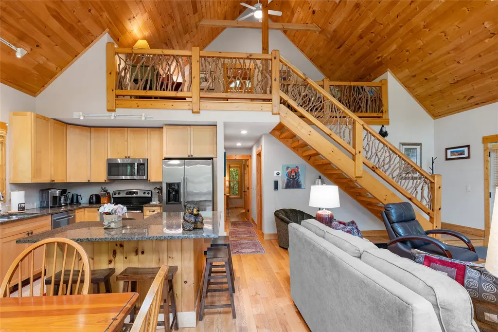 28 E Forest Way Highlands NC 28741